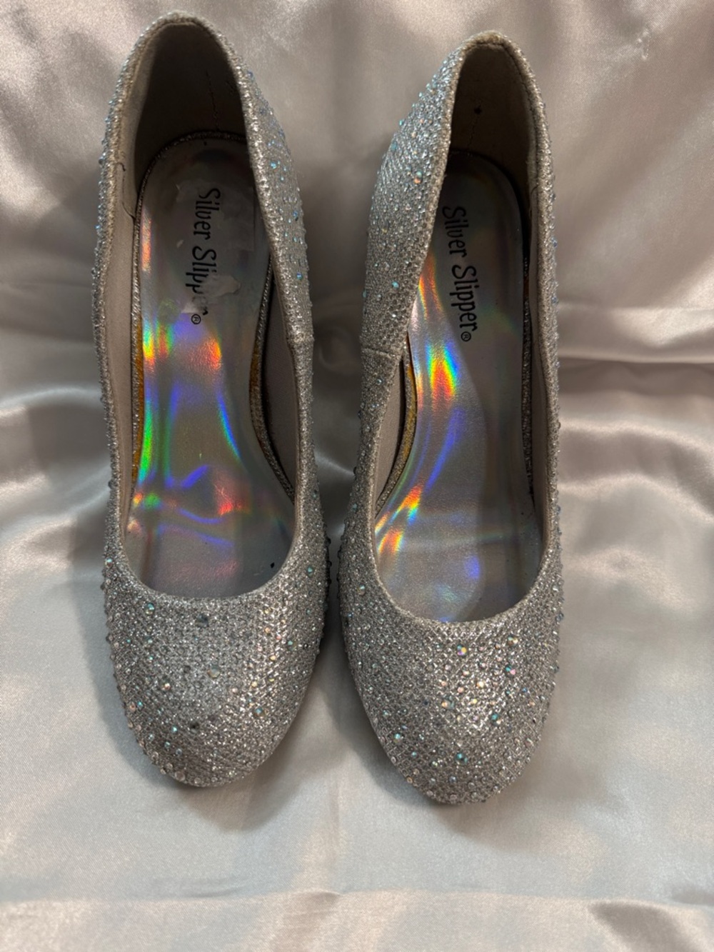 Silver Slipper® Glitter Round-Toe 6.5 Heels in Sparkling Silver